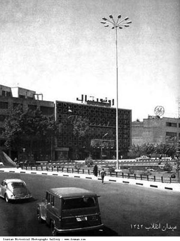 55 -میدان انقلاب1963.jpg