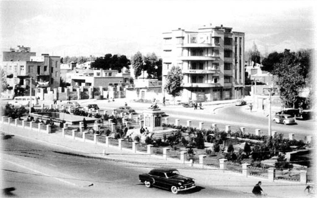 57 - میدان فردوسی 1326.JPG
