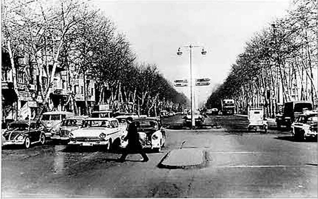 60 - چهار راه پهلوی، سال 1340).jpg